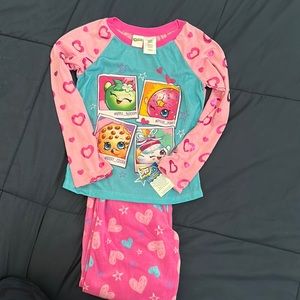 Bnwt girls 7/8 Shopkins pajamas.